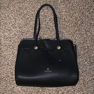 Black medium sized purse